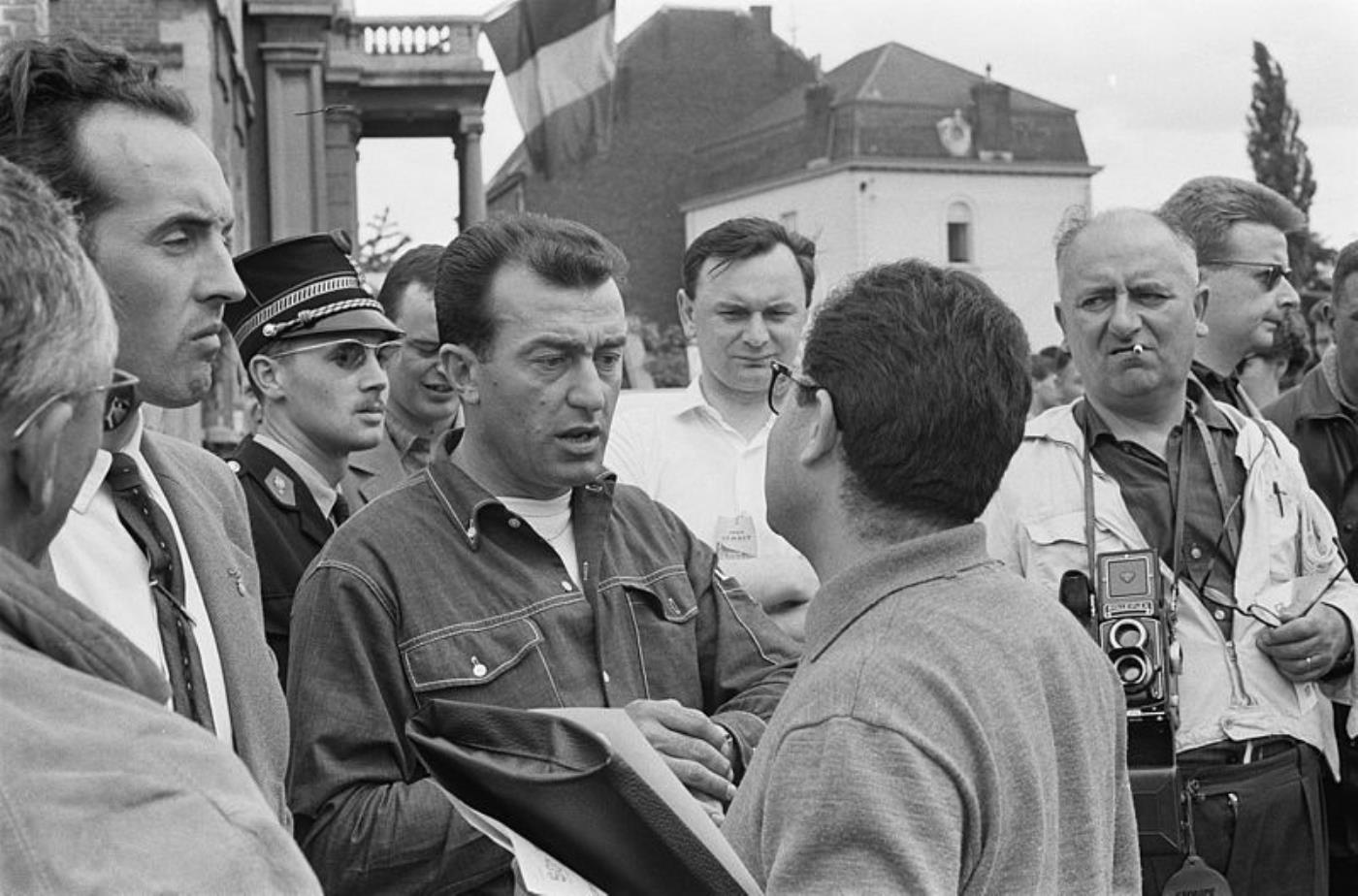 Louison Bobet rend visite au Tour de France