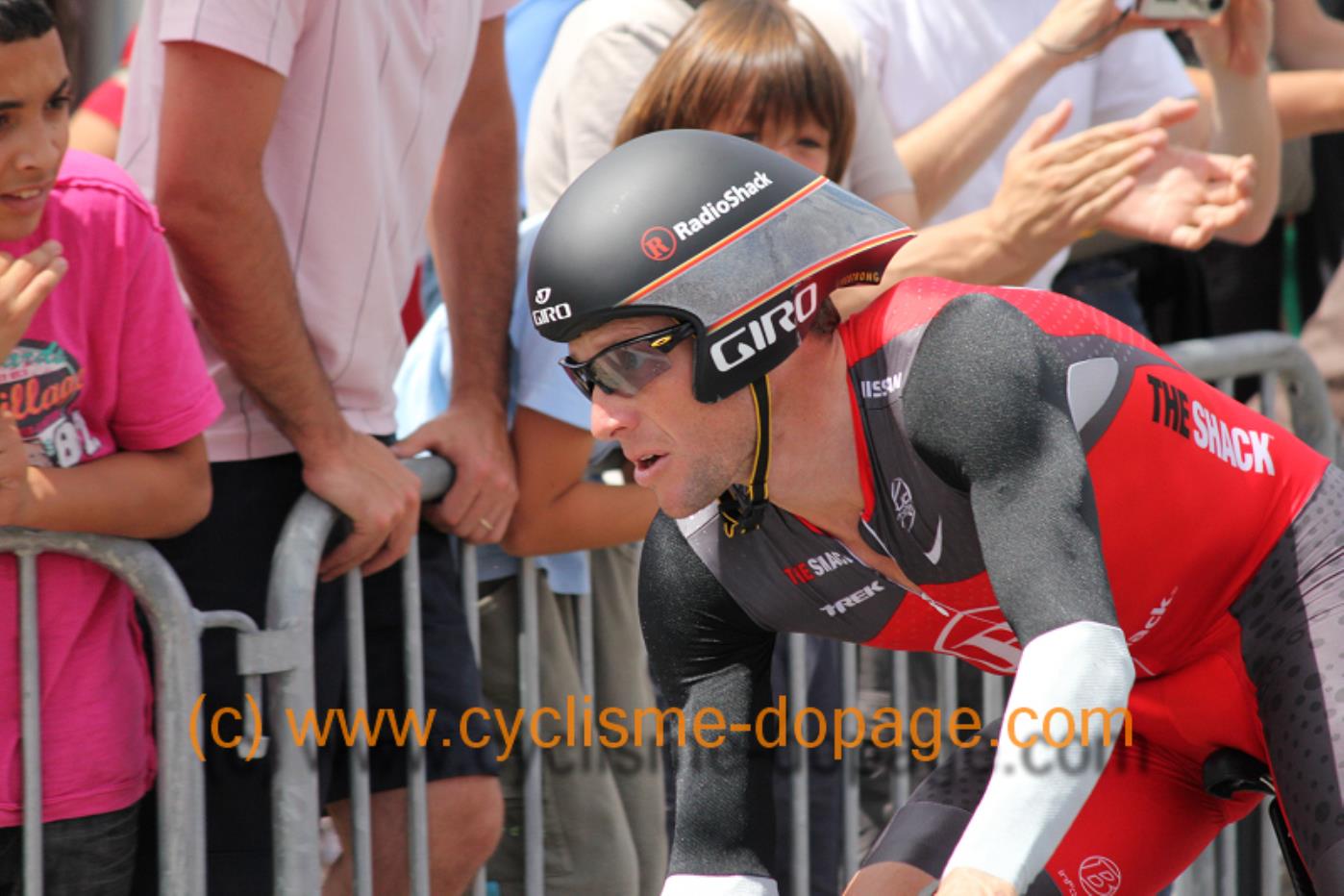 Armstrong porte sa cause en Cour f